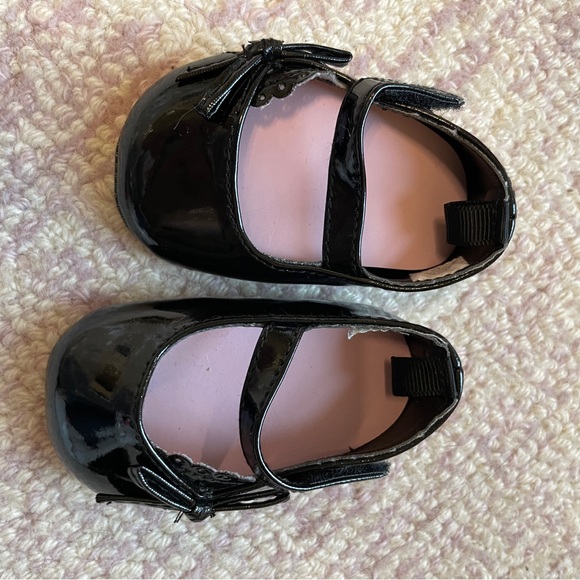 Lot of shoes. Range of different sizes. Some new and never worn. - Picture 10 of 12